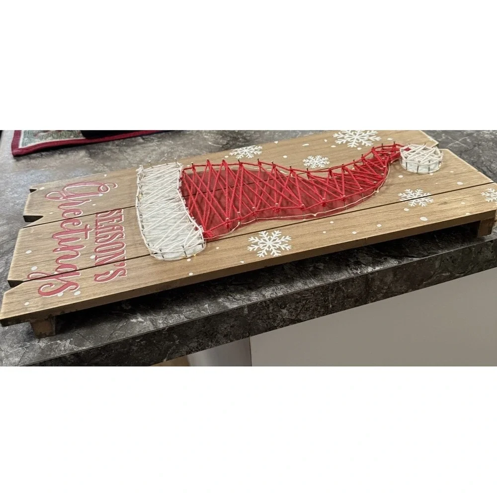 Christmas String Art Light Up Santa Hat‎ Seasons Greetings WORKS